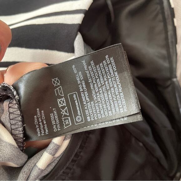 H&M Black White Stripe Strapless Wide Leg Cropped Jumpsuit One-Piece Size 4 - Picture 7 of 7